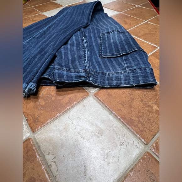 Uniq By Litz Striped Pattern Flared Denim - Picture 11 of 16